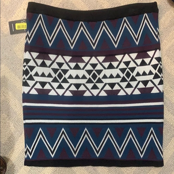 Jessica Simpson -Medium Aztec design skirt New - Picture 1 of 6